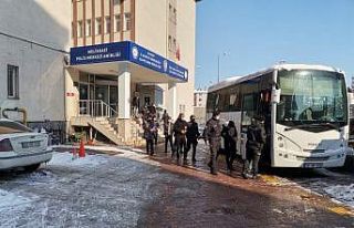 Kayseri’de aranan şahıslara 68 polisle şafak...