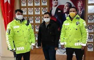 Kaza yapan polis adayını ekipler sınava yetiştirdi