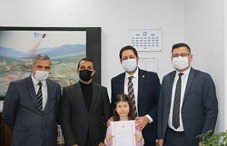 Kazada ölen polisin kızına ev hediye edildi