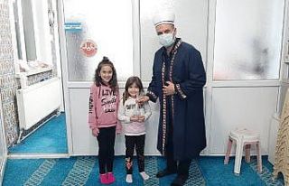 Kendileri küçük, gönülleri büyük