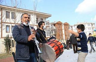 Kentsel dönüşümle evlerine kavuştular, başkanı...