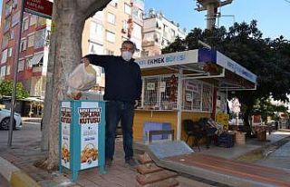 Kepez, sokak hayvanlarını kendi ürettiği mamalarla...