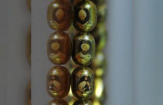 Kâğıttan tespihe Osmanlı padişahlarının fotoğraflarını...