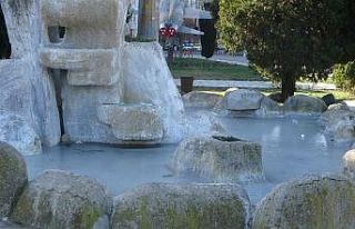 Kırklareli’nde süs havuzları dondu