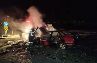 Kırklareli’nde tıra çarpan otomobil alev topuna...