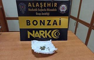 Kısıtlamada uyuşturucu maddelerle yakalandılar