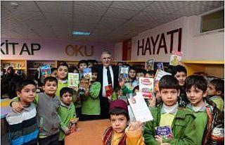 Kitap okuyanlara kitap ödülü