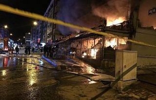 Kızılcahamam’da sabaha karşı bir markette yangın...