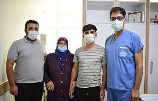 Komada geldiği hastaneden yürüyerek çıktı