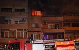 Kömür sobası evi yaktı