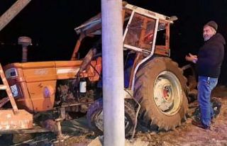 Kontrolden çıkan traktör elektrik direğine çarptı,...