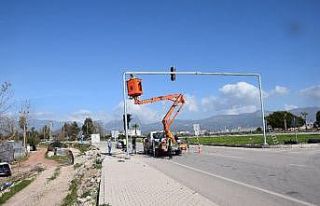 Kontrolsüz kavşağa sinyalizasyon sistemi