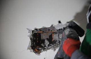 Konuttaki yüzeysel çatlak, çekiç ve beton delici...