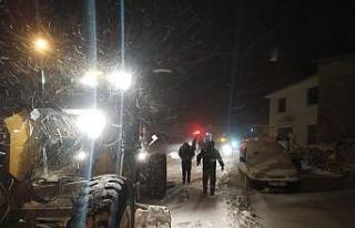 Konya’da karda mahsur kalan 14 kişiyi AFAD ekipleri...