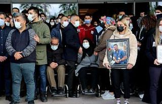 Korona virüsten ölen doktora gözyaşılı veda