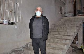 Korsanlar tarafından rehin alınan denizcinin ailesi...