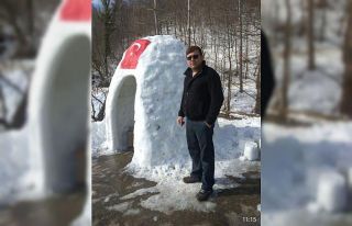 Köyüne yapacağı fırının provasını kardan...