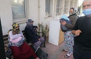 Kucaklarında bebekle polise yakalanan dilencilere...