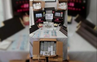 Kumar masasında yakalanan 9 kişiye 43 bin lira para...