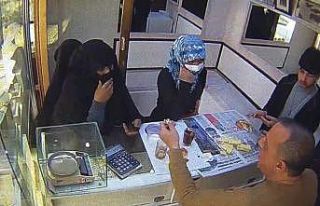 Küpe bozdurma bahanesiyle kuyumcuya girdiler, 80...