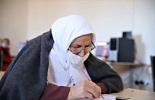 Kur’an-ı Kerim okumak için 70 yaşında okuma...