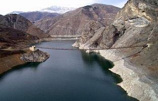 Kürtün Baraj Gölü üzerindeki 165 metre uzunluğundaki...