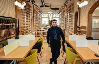 Kütüphanenin duvarında Dokuma’nın hatırası