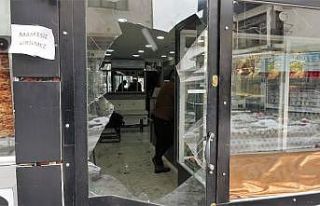 Kuyumcuya camı kırarak girdi, soğukkanlılığı...