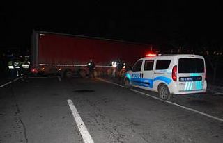 Lastiği patlayan tır kaza yaptı, Çorlu-Edirne...