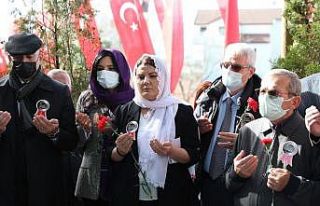 Leyla Atakan ve çalışma arkadaşlarını mezarı...