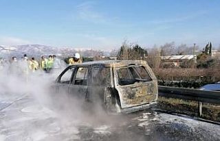 Lüks araç seyir halindeyken alev alev yandı