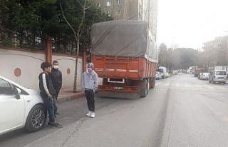 Lüks araçla far hırsızlığı kamerada