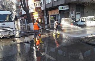Malatya’da cadde ve kaldırımları yıkanıyor