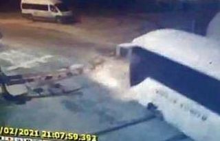 Manevra treni geçit kapalıyken raylardan geçmek...