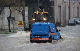 Manisa’da dereler ve sulama kanalları taştı