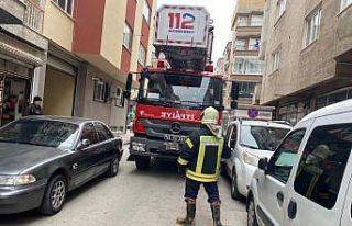 Manisa’da itfaiye ekipler dar yolda zor anlar yaşadı