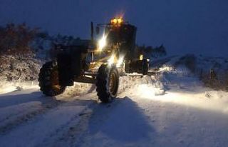 Manisa’da karla mücadele çalışmaları aralıksız...