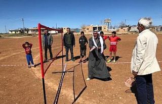 Mardin’de köylülerden şalvarlı ve fistanlı...