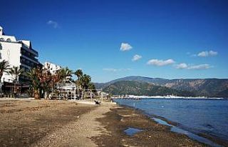 Marmaris’te deniz 1,5 metre çekildi