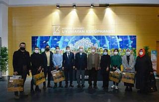 Mehmet Akif İnan şiirlerini okuma yarışmasında...