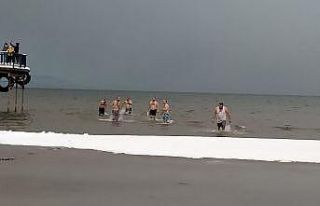 Mehmetçiğin neler hissettiğini anlamak için buz...