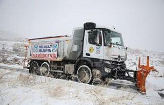 Melikgazi’de karla mücadele ekipleri aralıksız...