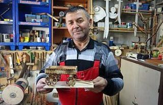 Memurluktan emekli oldu, kendini ahşap oymacılığına...