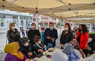 Mersin’de kadınlar çoraptan oyuncak yapıp üretime...