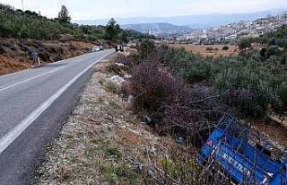 Mersin’de tarım aracı devrildi: 1 yaralı
