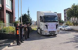 Mersin’den İdlib’e insani yardım tırı