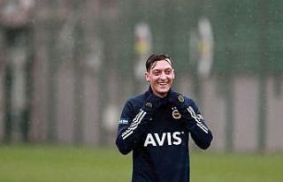 Mesut Özil’in ilk derbisi