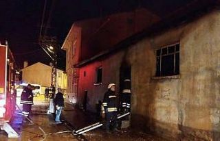 Metruk binada yangın çıktı