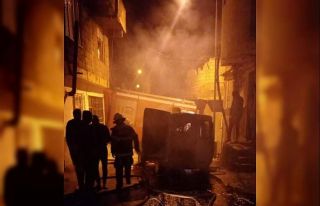 Metruk ev ile araç yangında kullanılamaz hale geldi