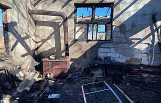 Mevsimlik işçilerin kaldığı ev küle döndü